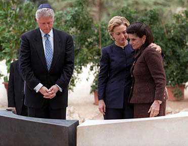 President Clinton, the First Lady and Leah Rabin - photo by Ruth Fremson / AP